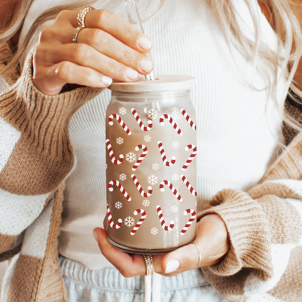 Christmas coffee cup 17oz glass straw - Holiday tumbler bamboo lid - Sustainable festive kitchen gifts
Candy cane and snowflake Christmas cup – unique holiday coffee cup gift
